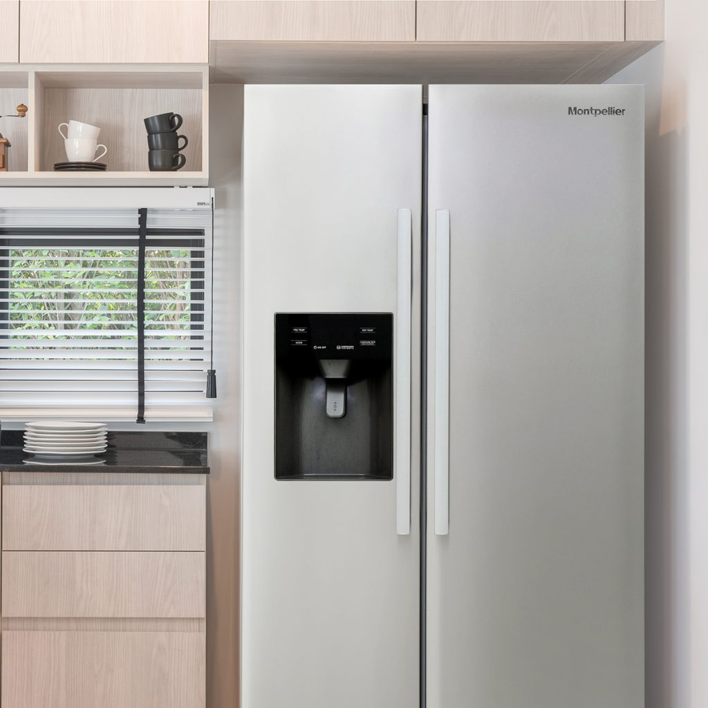 American Fridge Freezer With Water And Ice Dispenser Plumbed