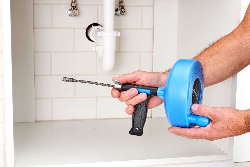 How Do You Use A Plumber'S Snake