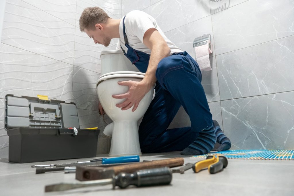 How Much Does A Plumber Charge To Install A Toilet
