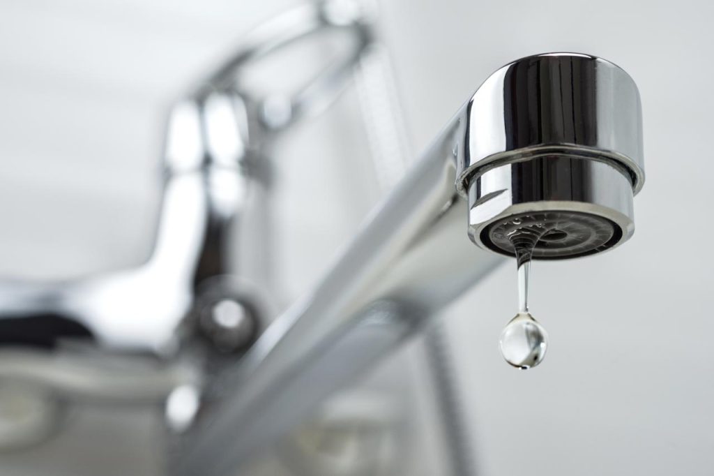 How Much Does A Plumber Cost To Fix Leaky Faucet