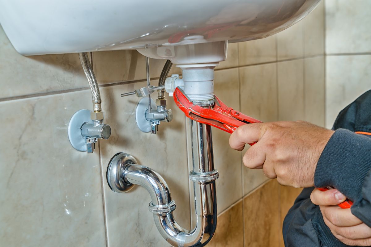 How Much Does It Cost To Fix Plumbing Issues? (2025 Guide)
