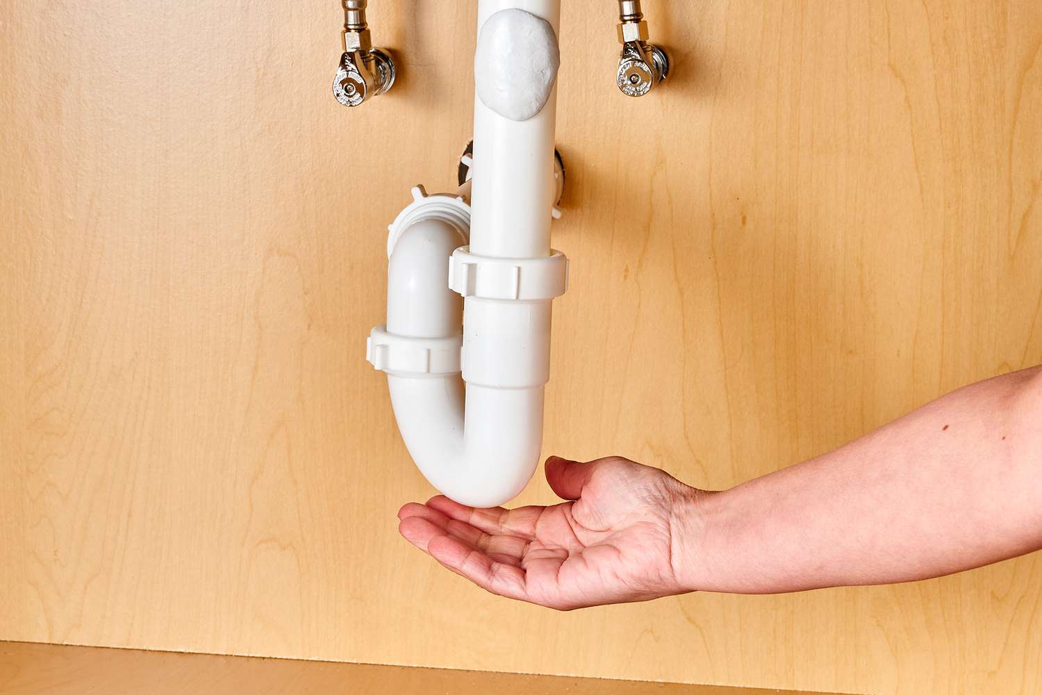 How to Fix a Plumbing Leak at a Joint – Fast & Easy DIY Guide