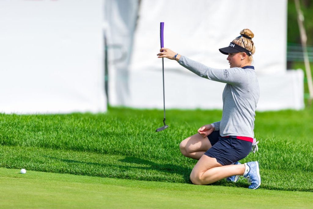 How To Use The Plumb Bob Method Of Putting