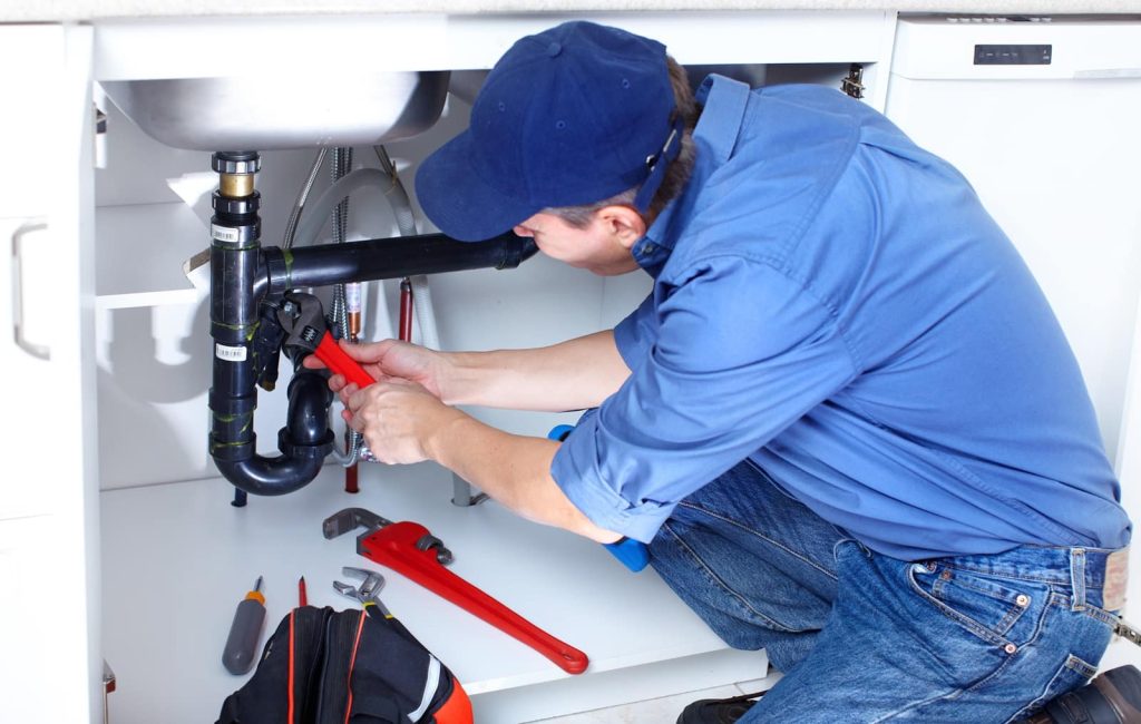 Should I Give Money Upfront For An Emergency Plumber