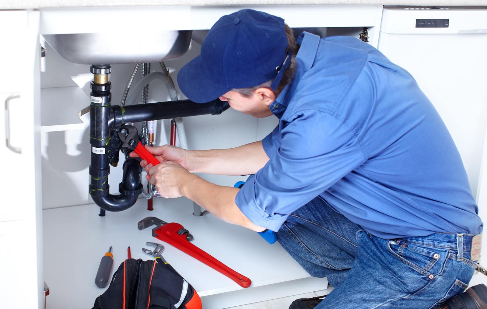 Should I Give Money Upfront for an Emergency Plumber?