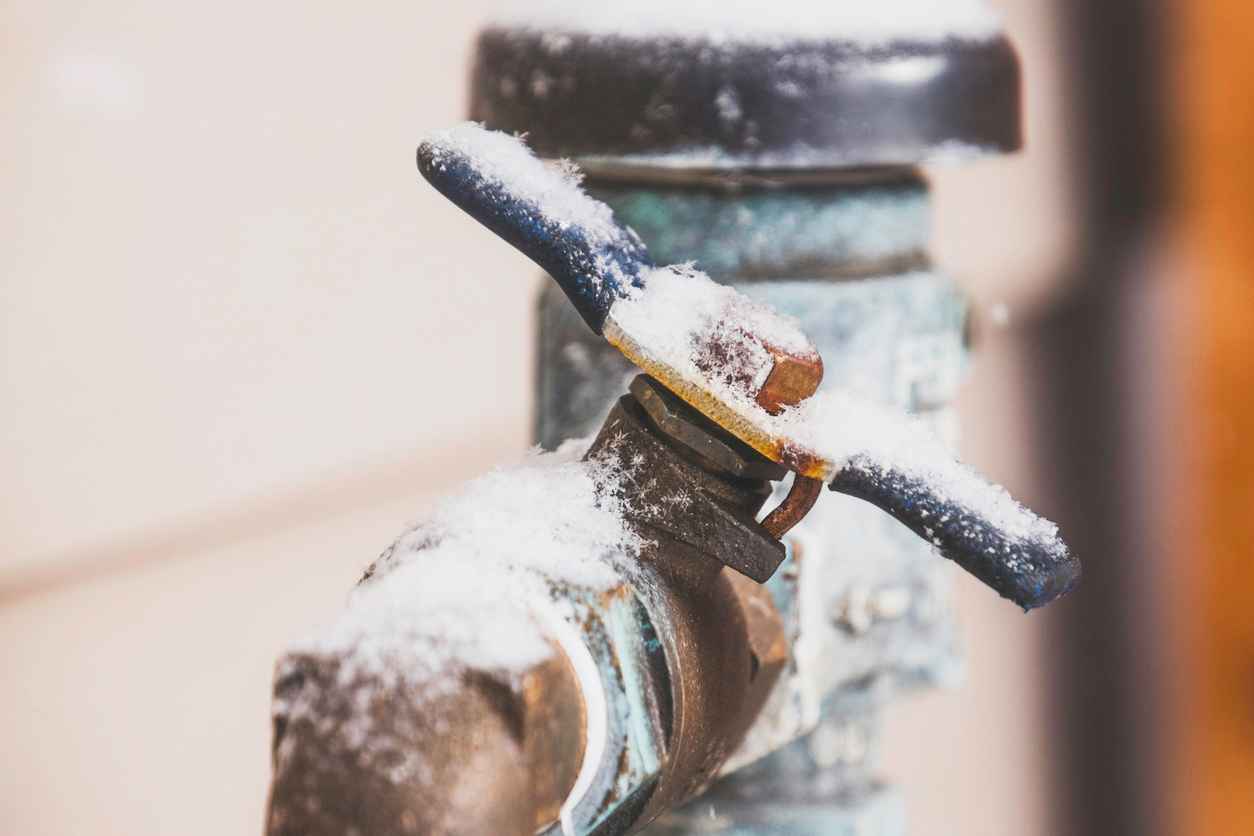 Do You Call a Plumber for Frozen Pipes? Here’s What to Do