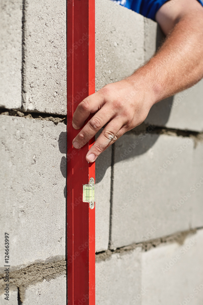 How to Make a Plumb Line on a Wall – Perfect Vertical Alignment Every Time