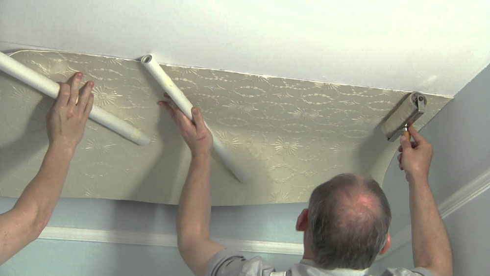 How To Use A Plumb Line When Wallpapering (Step-by-Step Guide)