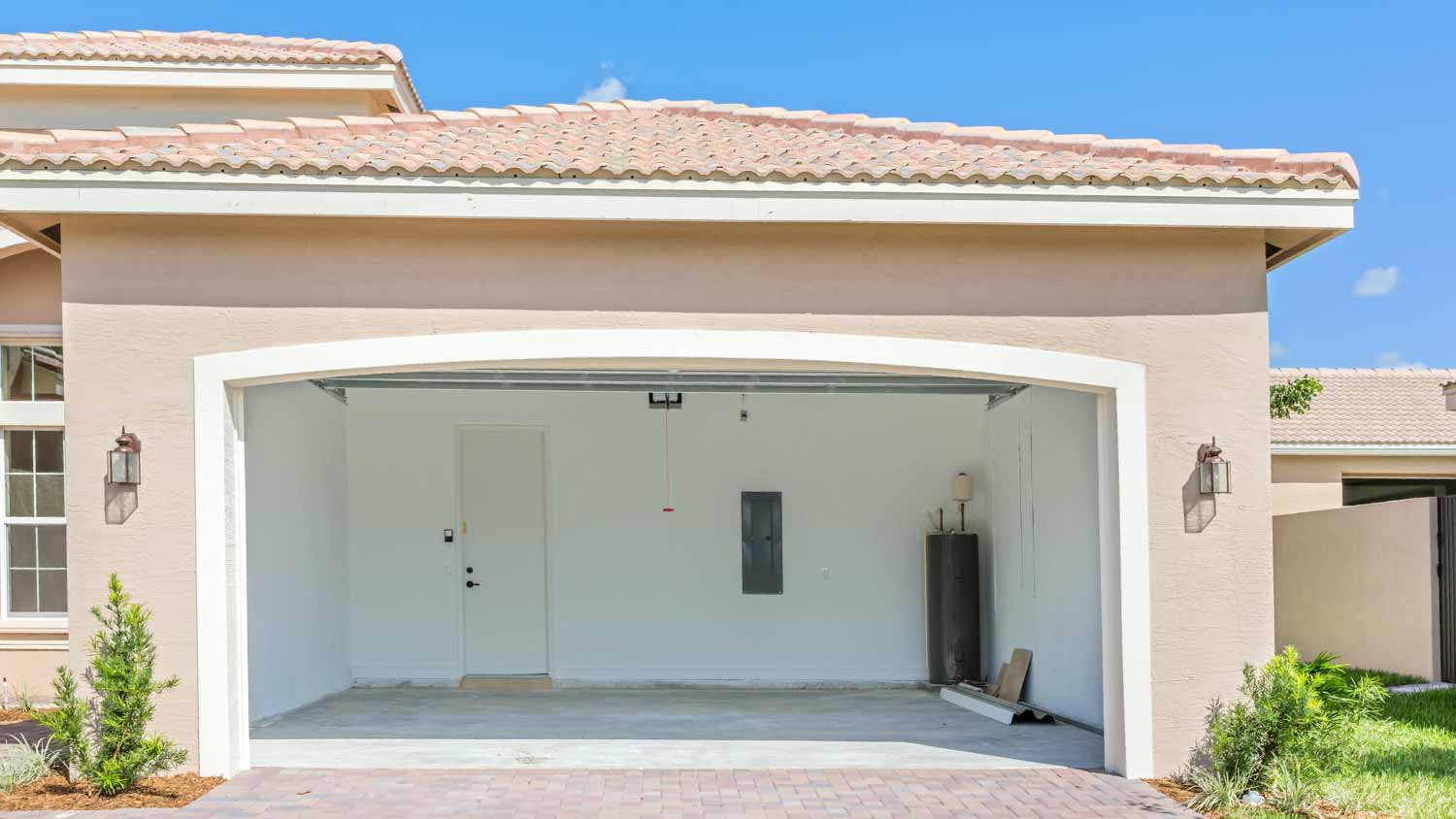 Who to Call for a Water Leak in Garage Wall: Plumber or Roofer?