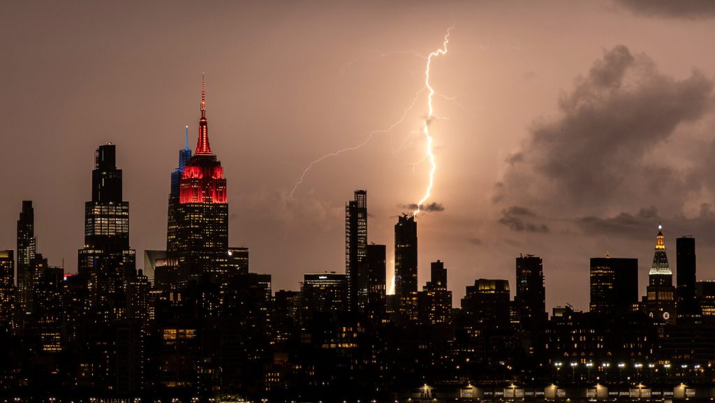 Can Plastic Plumbing Be A Conductor In A Lightning Storm