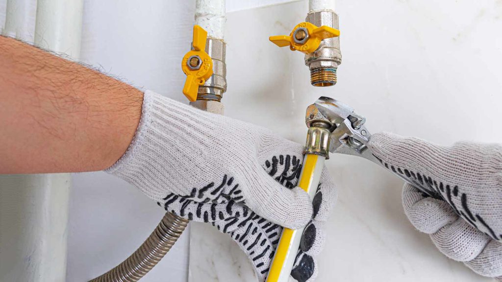 Do You Hire A Plumber To Fix A Gas Line