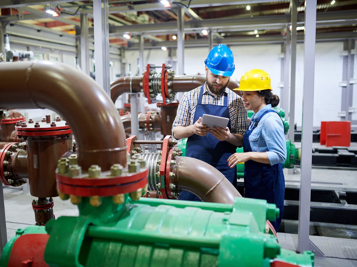 How Much Does a Field Manager Make in a Plumbing Project?