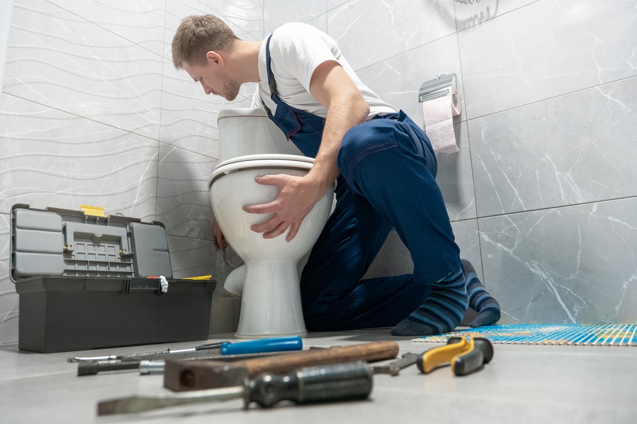 How Much Would a Plumber Charge to Fix a Toilet?