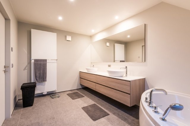 How to Go to the Bathroom With No Outdoor Plumbing