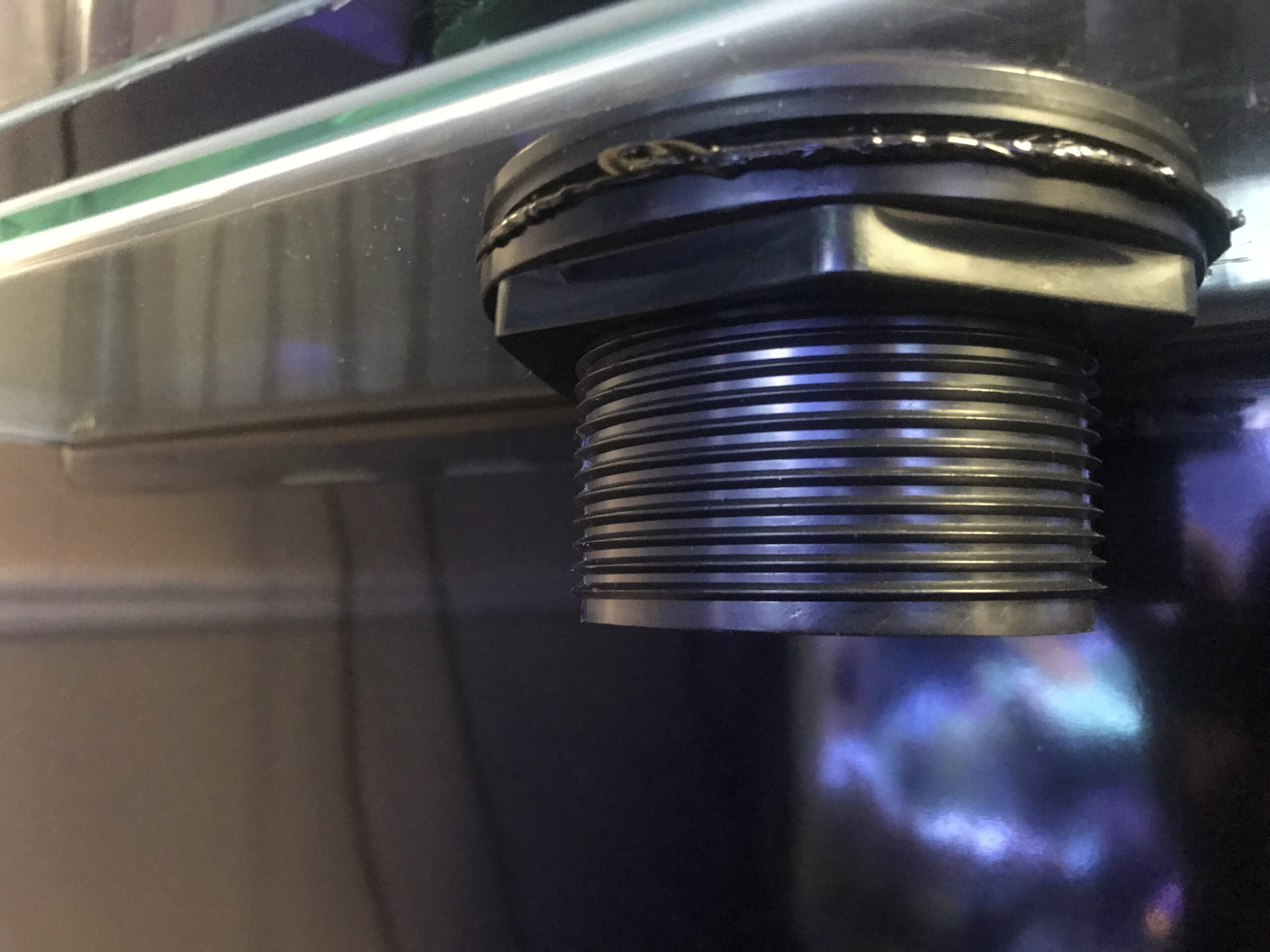 How to Hook Plumbing to a Marine Aquarium Bulkhead Fittings