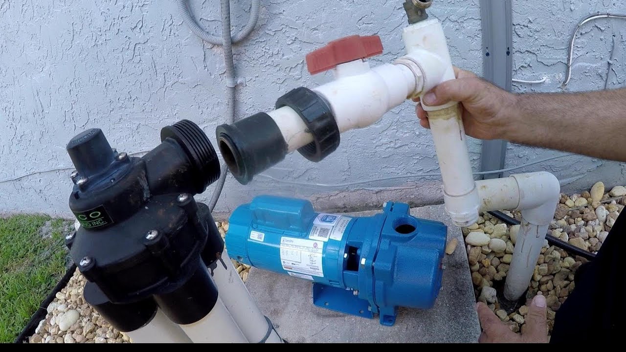 How to Plumb In a Sprinkler System with a Well Pump