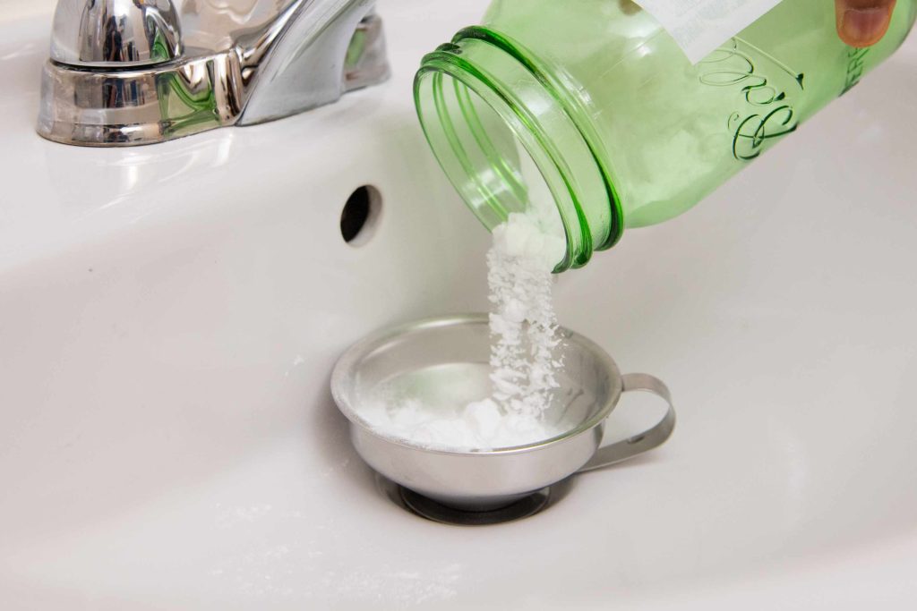 How To Pour Baking Soda And Vinegar In Plumbing Pipes