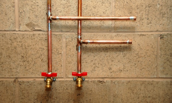 Loud Banging Pipes & Water Spurts? Fix It Now