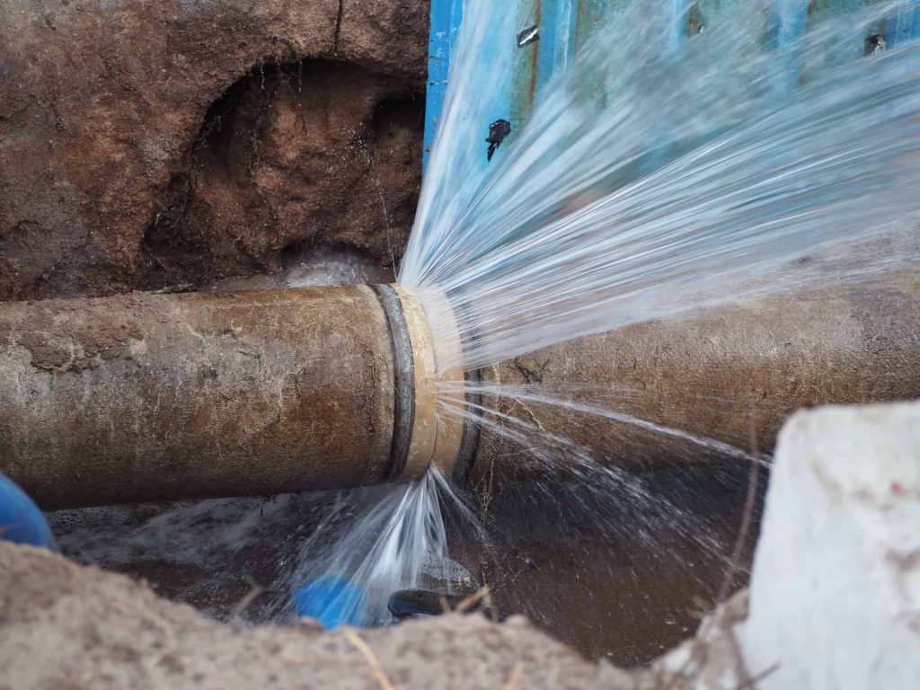 Plumber To Make Permanent Repair Burst Water Pipe Under Pressure