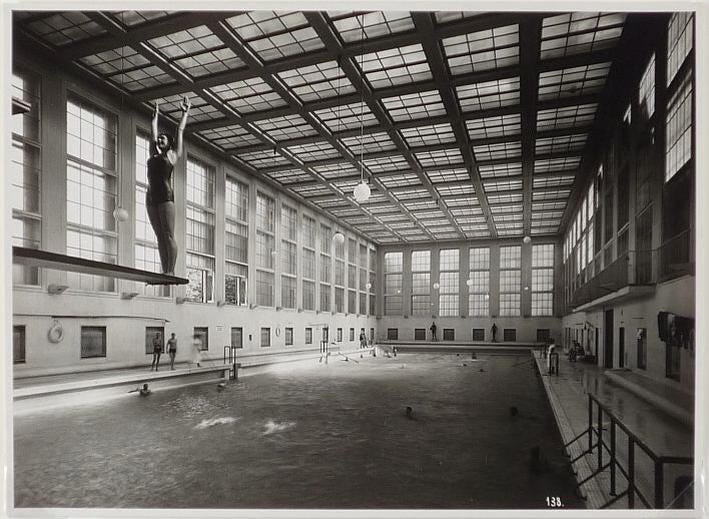 Did 1930s Berlin Schools Have Indoor Plumbing? The Shocking Truth