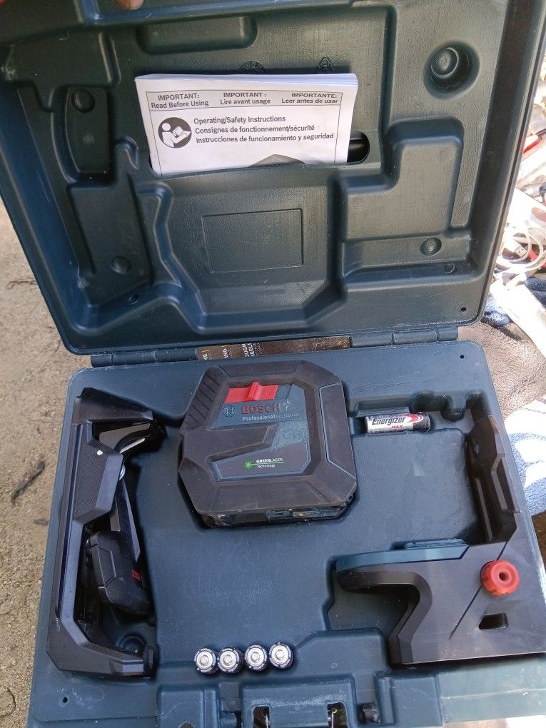 Bosch Self Leveling Cross Line Laser With Plumb Points Review