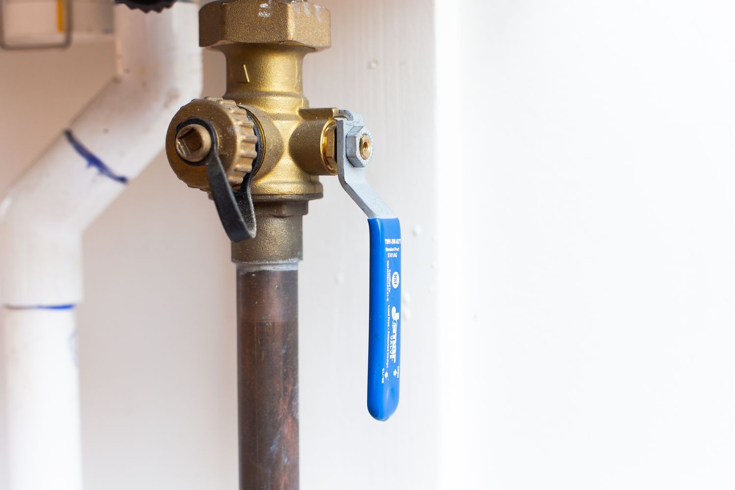 Can A Plumber Fix Low Apartment Shower Pressure?