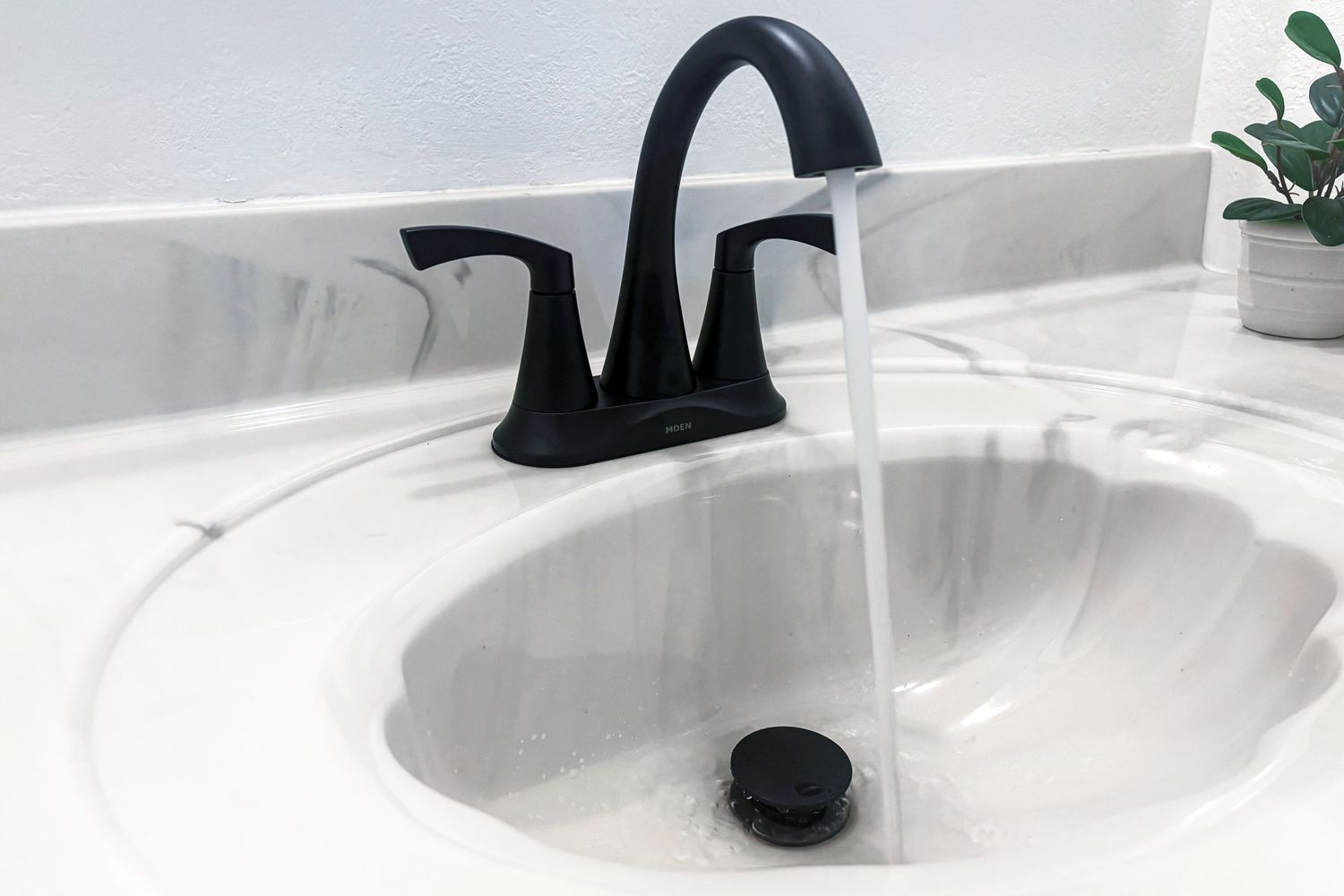 Delta Faucets: Lowe’s vs. Plumbing Store Differences