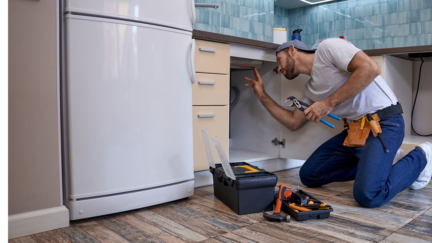 How Much Do You Tip A Plumber Per Hour? The 2026 Guide