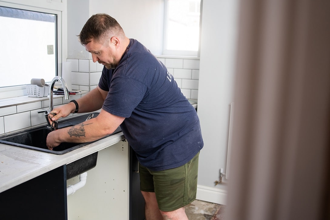 How Much Does A Plumber Make A Year Uk?