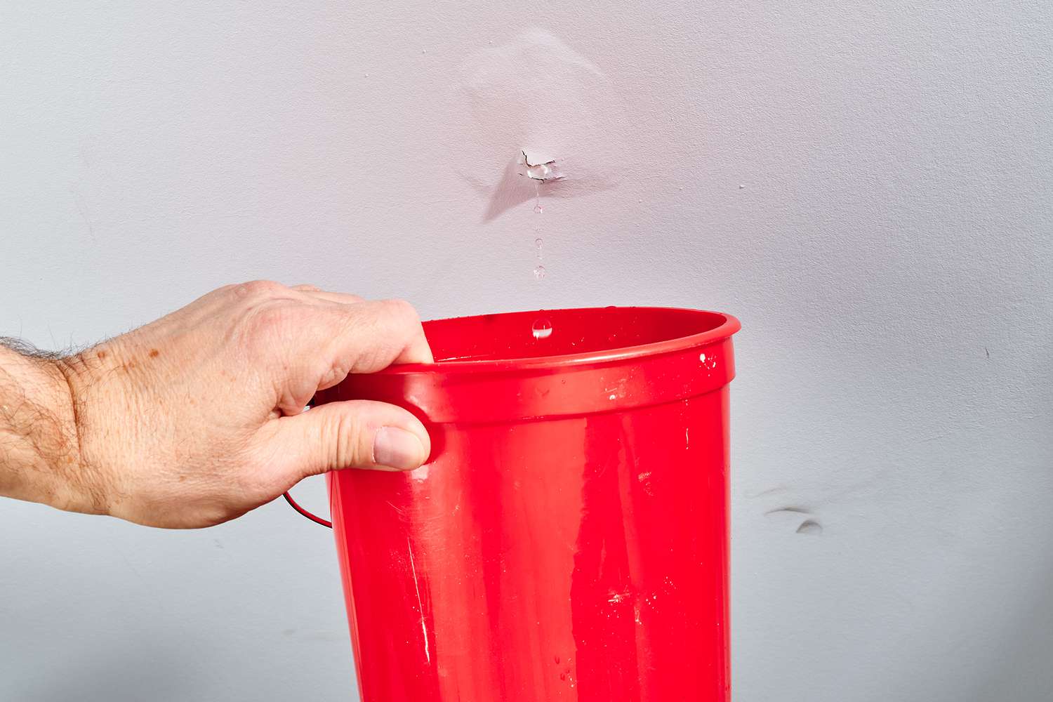 How To Fix A Plumbing Leak In The Ceiling: Quick Guide