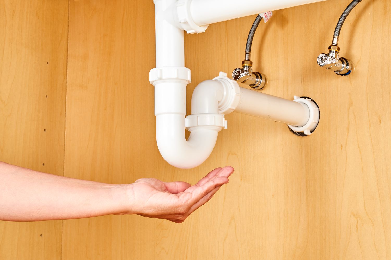 How to Install Plumbing for a Double Bathroom Sink