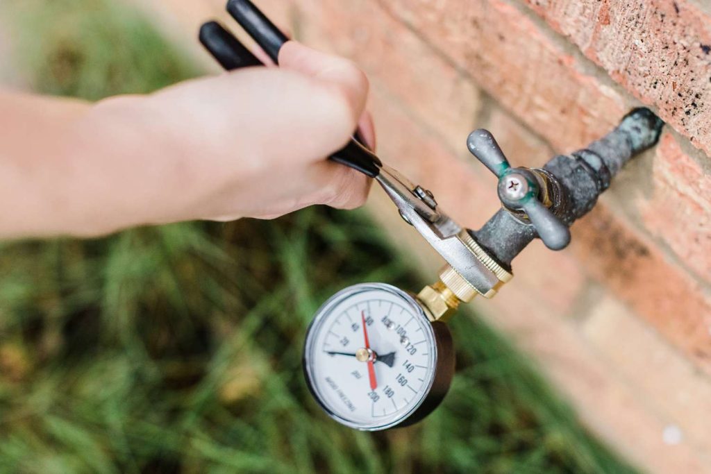 How To Mount A Water Pressure Gauge On Plumbing