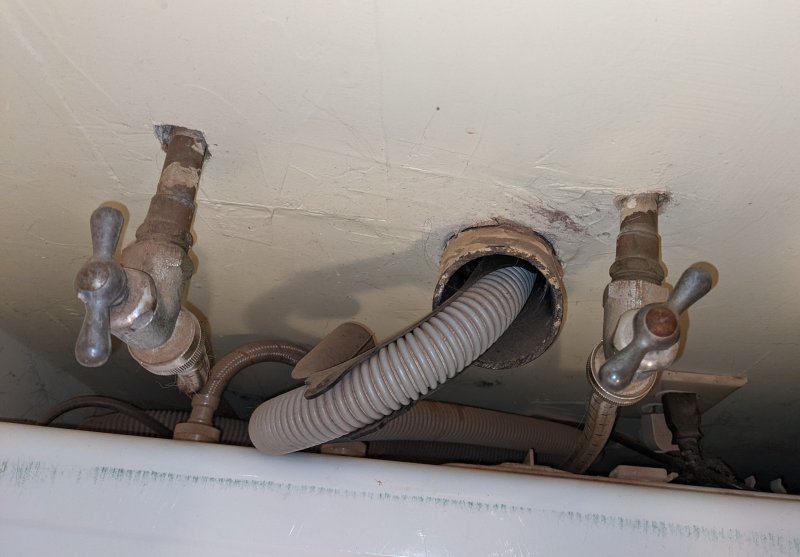 How to Plumb In a Washing Machine Drain Pan