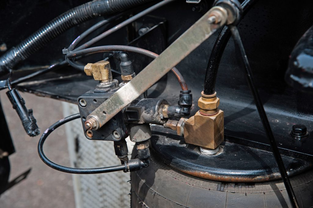 How to Plumb Two Air Bags to Single Gauge: The Complete Guide