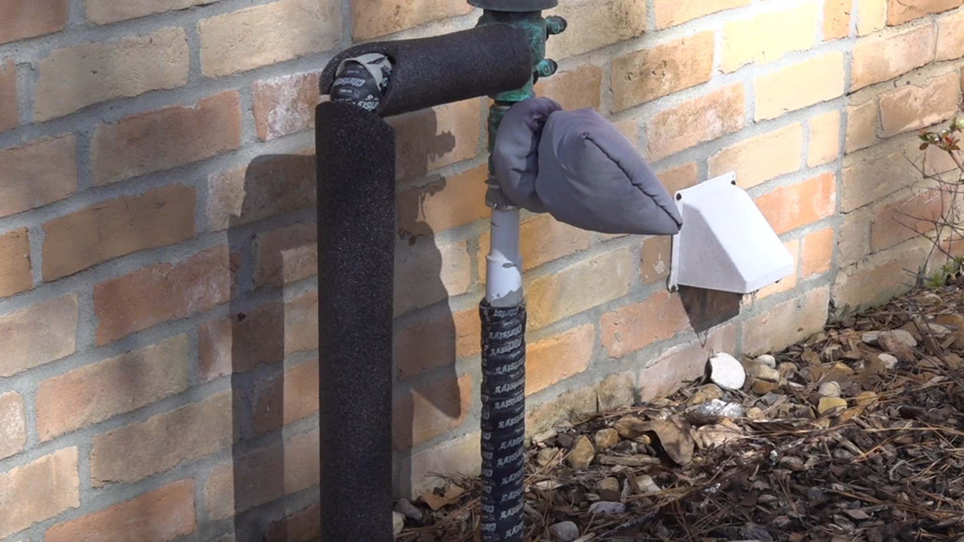 Stop Frozen Pipes in Stilt Houses: Expert Guide