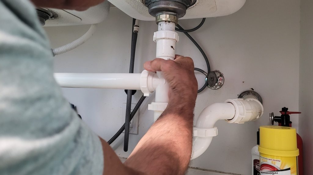 How To Stop A Plumbing Leak The Family Handyman