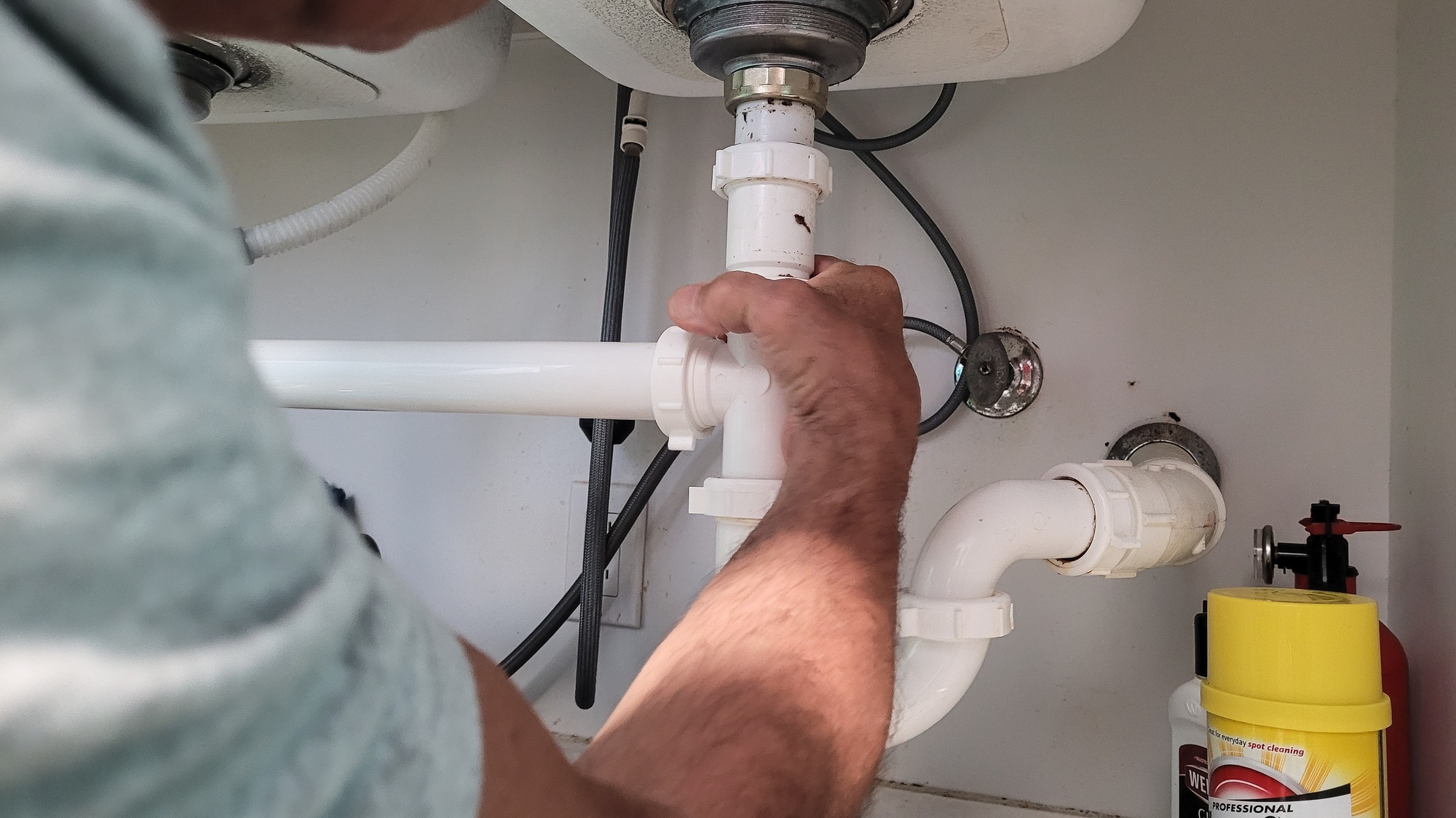 Stop Plumbing Leaks Fast: The Family Handyman Guide