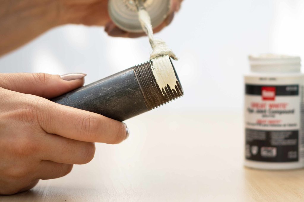 Is Plumber'S Putty The Same As Pipe Joint Compound
