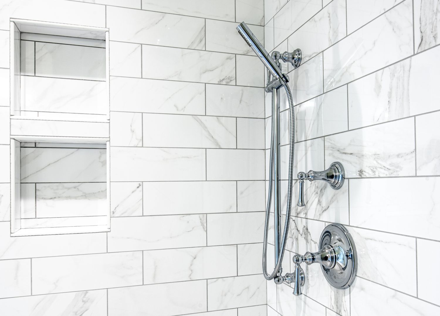 Shower Walls Out of Plumb? Fix It With Thinset