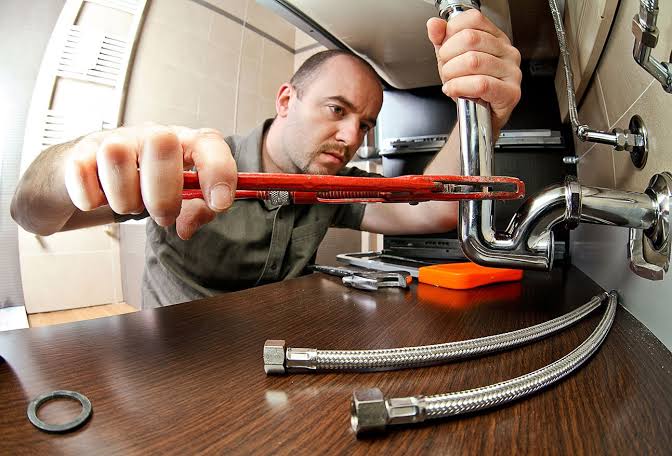 A Plumber Charges an Initial Fee of $50: What to Expect