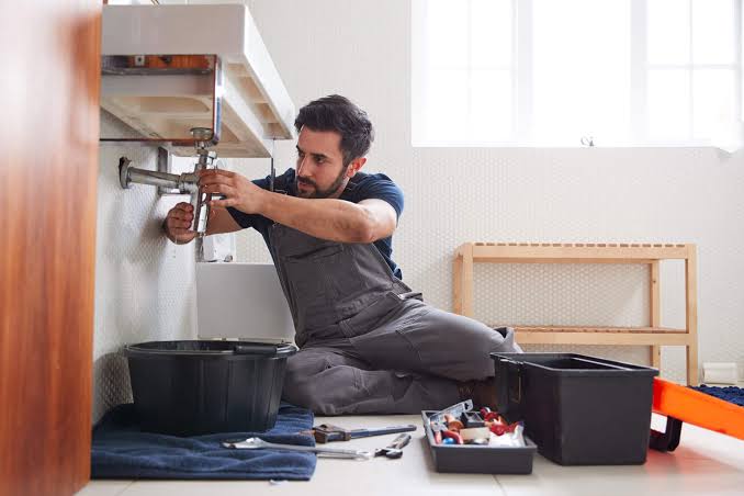 Tenant Plumbing Maintenance: The Clear Definition & Duties