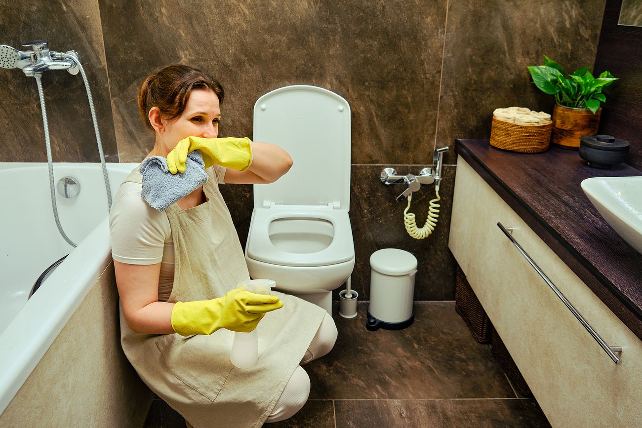 Acid Bomb Plumbing: Stop Apartment Stinks Fast