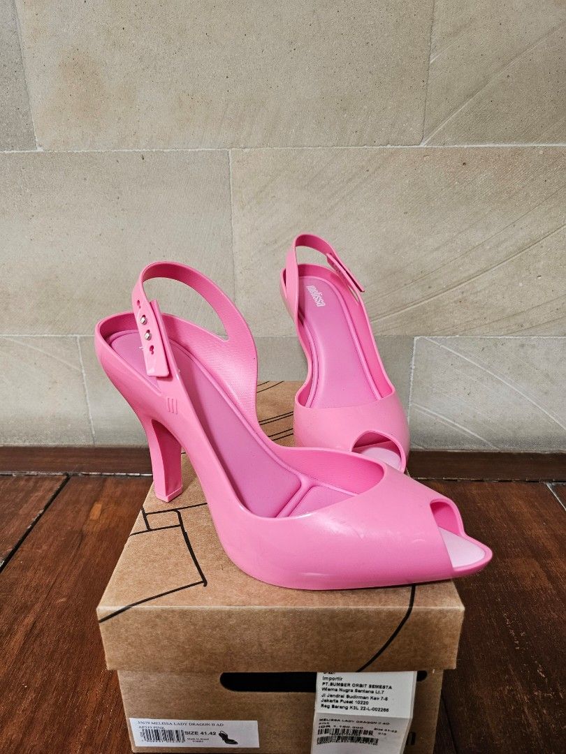 The Plumber And The Lady In Pink High Heels: A Viral Story Explained