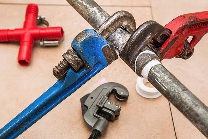 The Plumber Cla The Leaky Pipe With His Tools: A Fix Guide