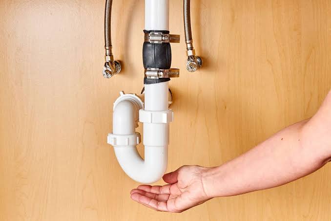 Call Plumber Or Ac Fit Leaking Drain Pipe