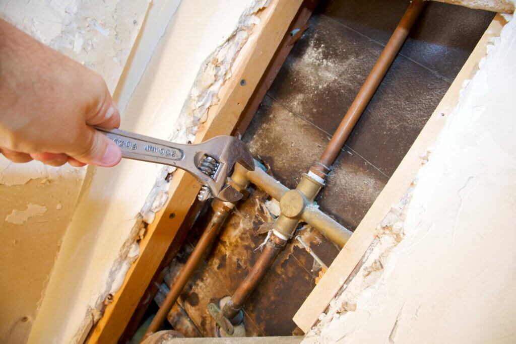 Can A Plumber Replace Bad Faucets In Shower