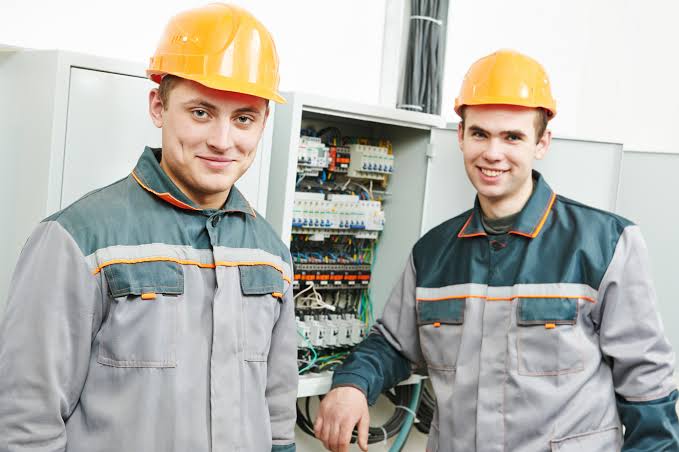 Chicago Schools To Become A Plumber Or Electrician