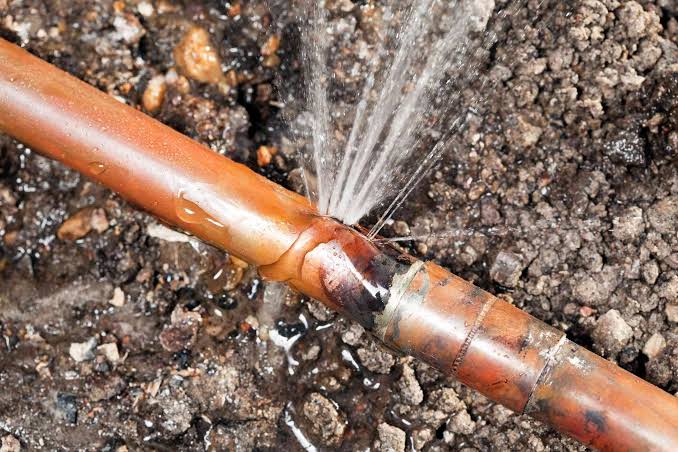 Fixing Outside Plumbing Leaks: Costs & Guide